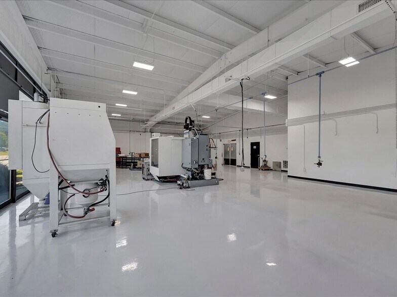 More Photos Of 3804 South St, Nacogdoches Warehouse For Sale