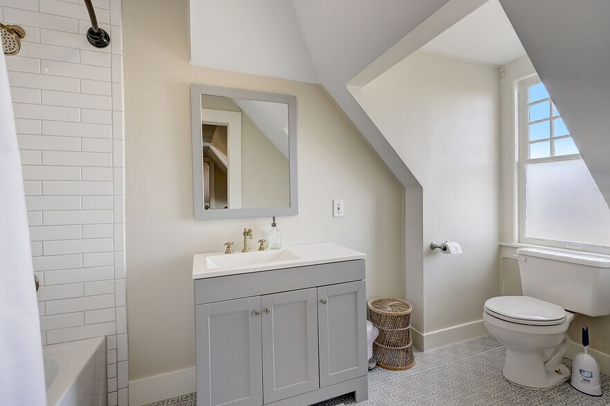 More Photos Of 404 S Ridgewood Ave, Daytona Beach Apartments For Sale