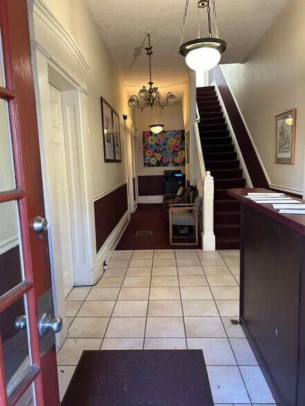 More Photos Of 526 Greenup St, Covington Office For Sale