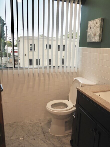 More Photos Of 233 E Shore Rd, Great Neck Medical For Lease