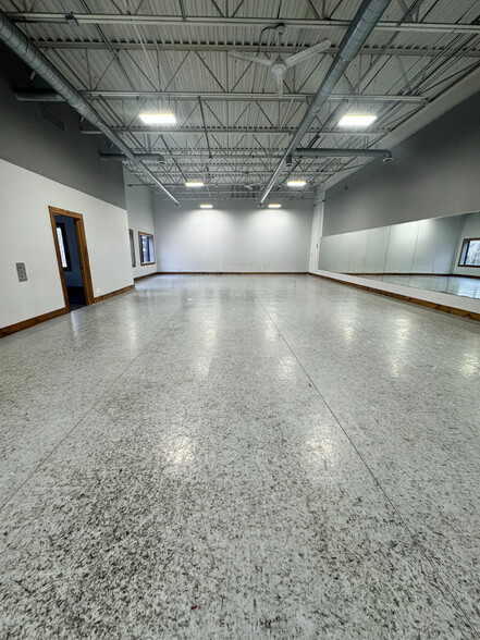 Primary Photo Of 14500 Martin Dr, Eden Prairie Showroom For Lease