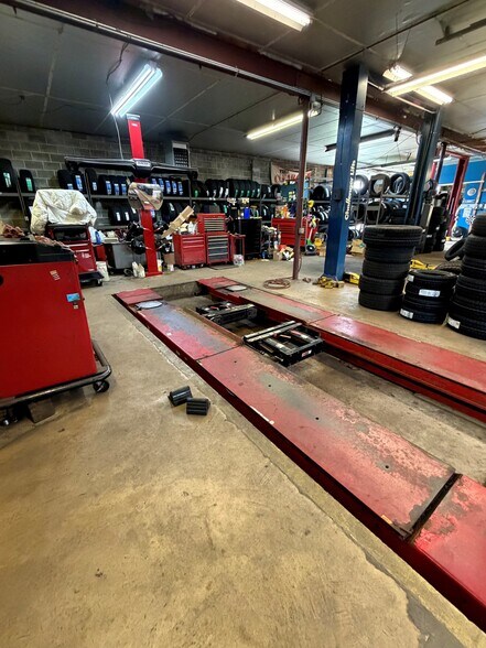 More Photos Of 1529 E Philadelphia Ave, Gilbertsville Auto Repair For Sale