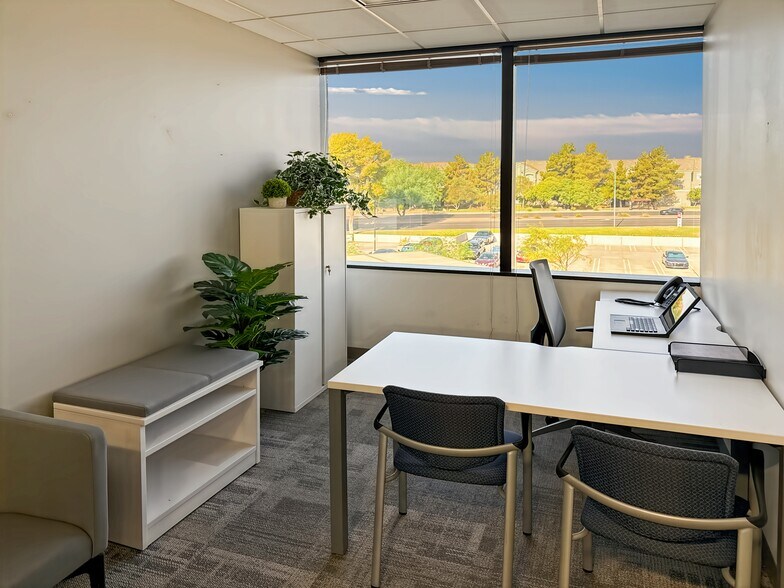 More Photos Of 11811 N Tatum Blvd, Phoenix Coworking Space