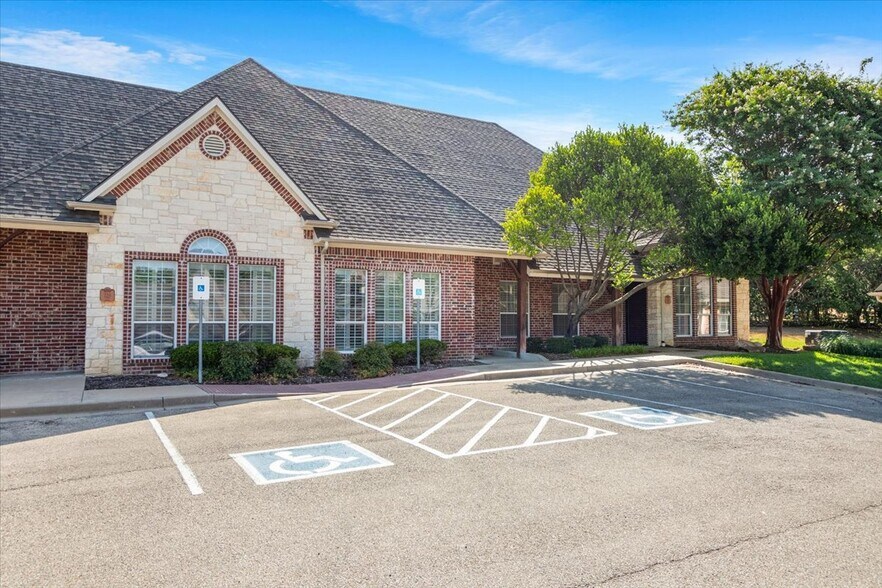 More Photos Of 1000 State Highway 6, Woodway Medical For Lease