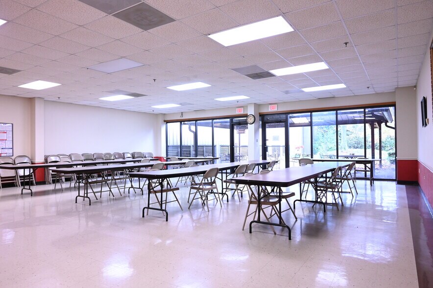 More Photos Of 600 E Sherwood Dr, Union City Distribution For Lease