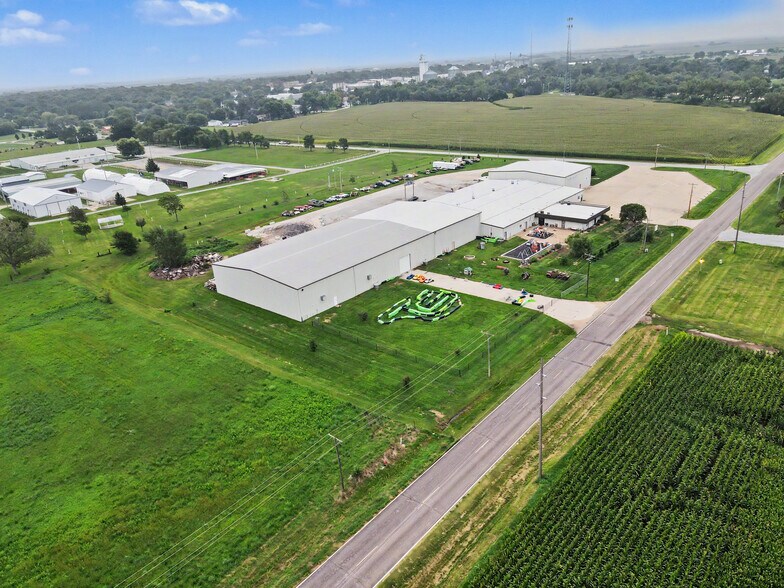 More Photos Of 545 N 1st St, Geneva Warehouse For Sale