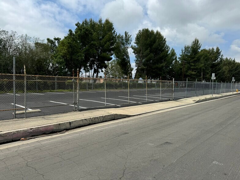 More Photos Of 14348 Bessemer St, Van Nuys Land For Lease