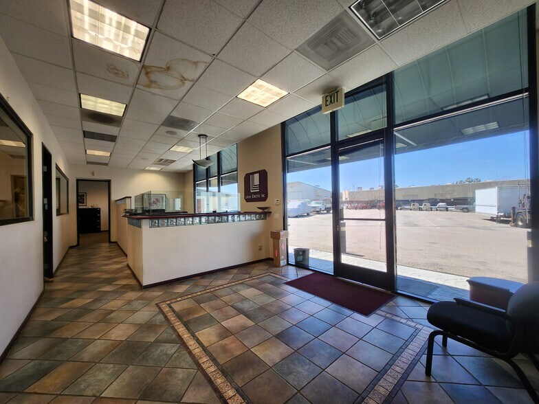 More Photos Of 1370 Pioneer Way, El Cajon Warehouse For Lease