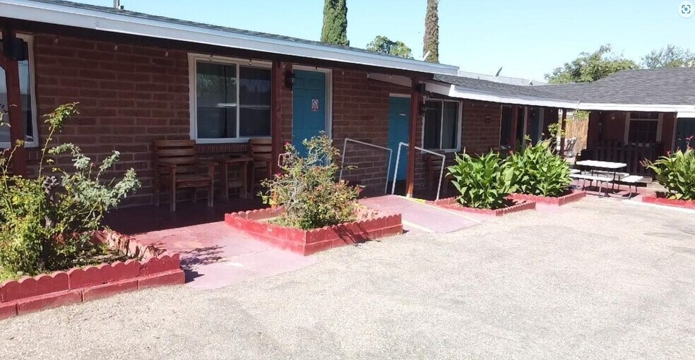 More Photos Of 13 N 7th St, Tombstone Hotel For Sale