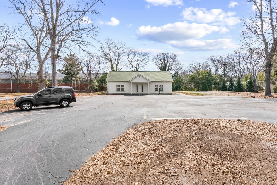 More Photos Of 107 Hillcrest Ave, Simpsonville Office For Sale