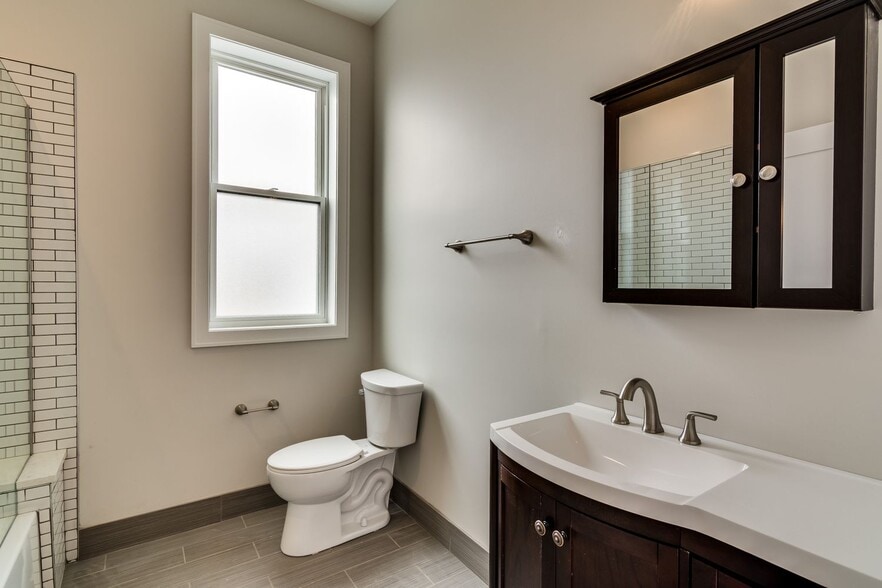More Photos Of 965 W 18th St, Chicago Apartments For Sale