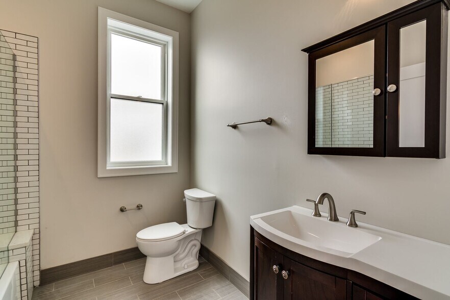 More Photos Of 965 W 18th St, Chicago Apartments For Sale