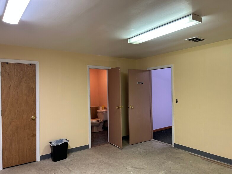 More Photos Of 3008 Louis Sherman Dr, Steger Warehouse For Sale