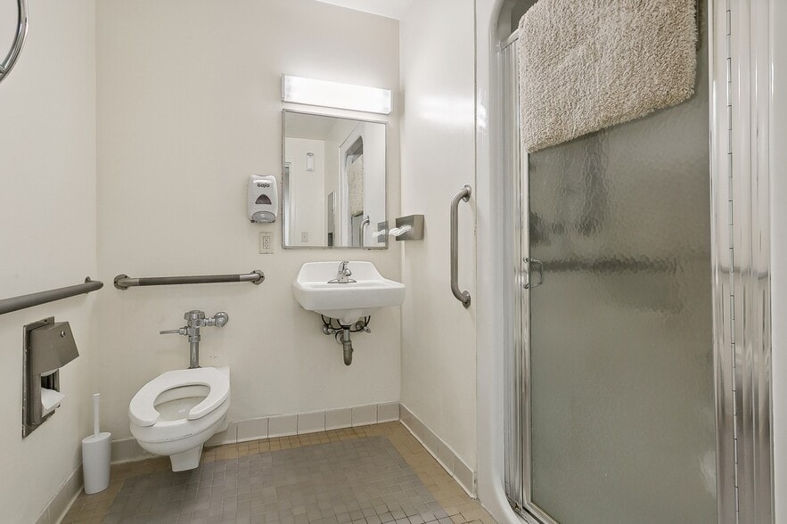 More Photos Of 3 Lehman Ter, Yonkers Congregate Senior Housing For Sale