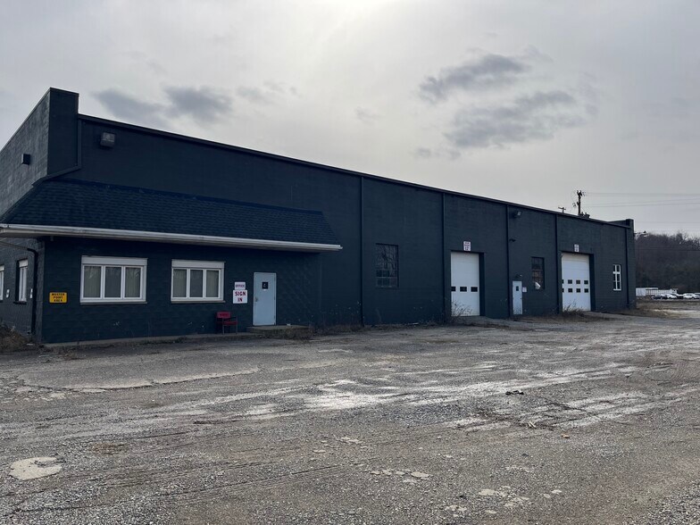 More Photos Of 144 Niles Ave, Waynesburg Warehouse For Lease