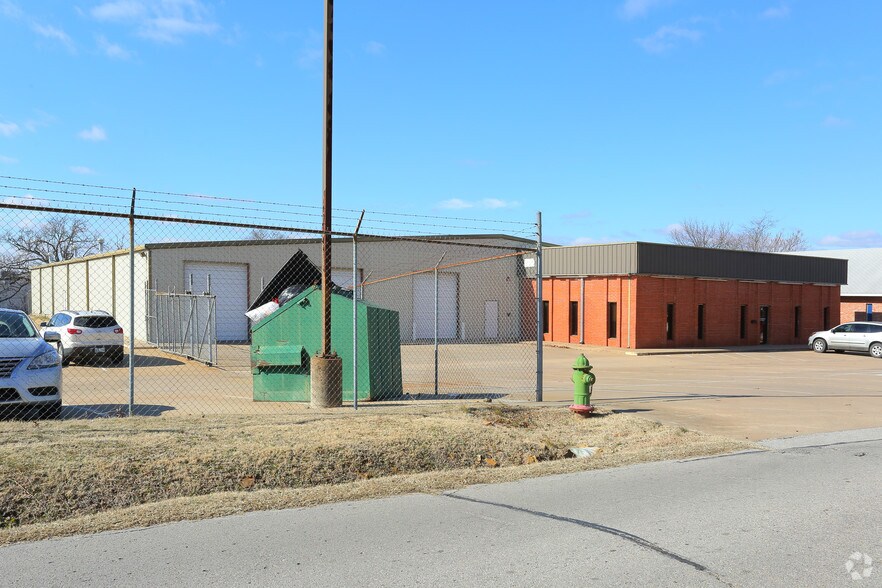 More Photos Of 710 S Adams St, Sapulpa Distribution For Sale