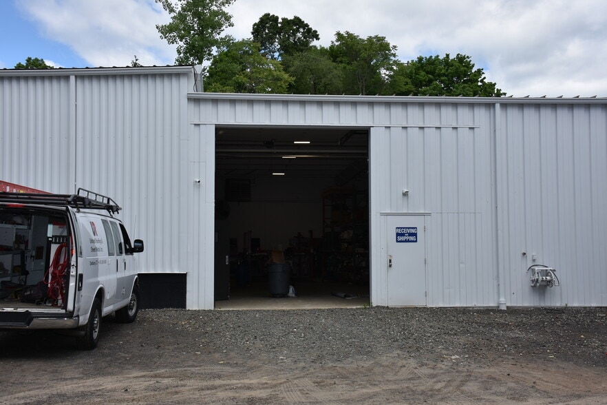 More Photos Of 500 Federal Rd, Brookfield Manufacturing For Lease