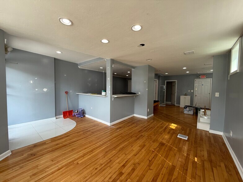 More Photos Of 539 Park Ave, Worcester Freestanding For Lease