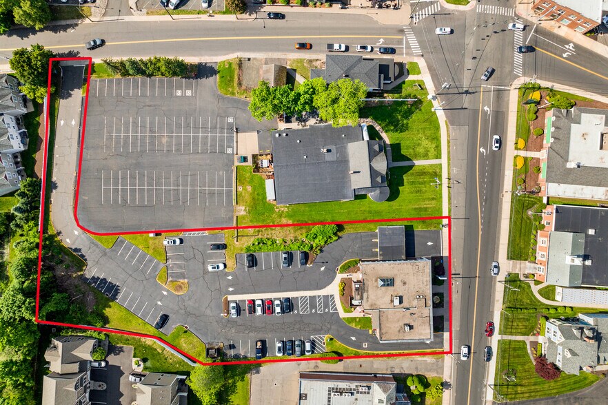 More Photos Of 132 Main St, Southington Bank For Lease