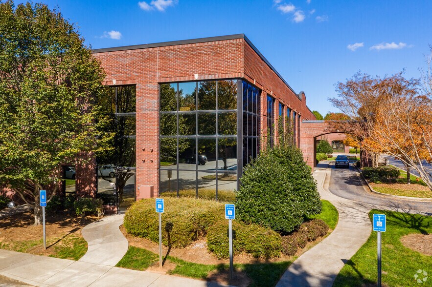 More Photos Of 10680 Medlock Bridge Rd, Duluth Medical For Lease