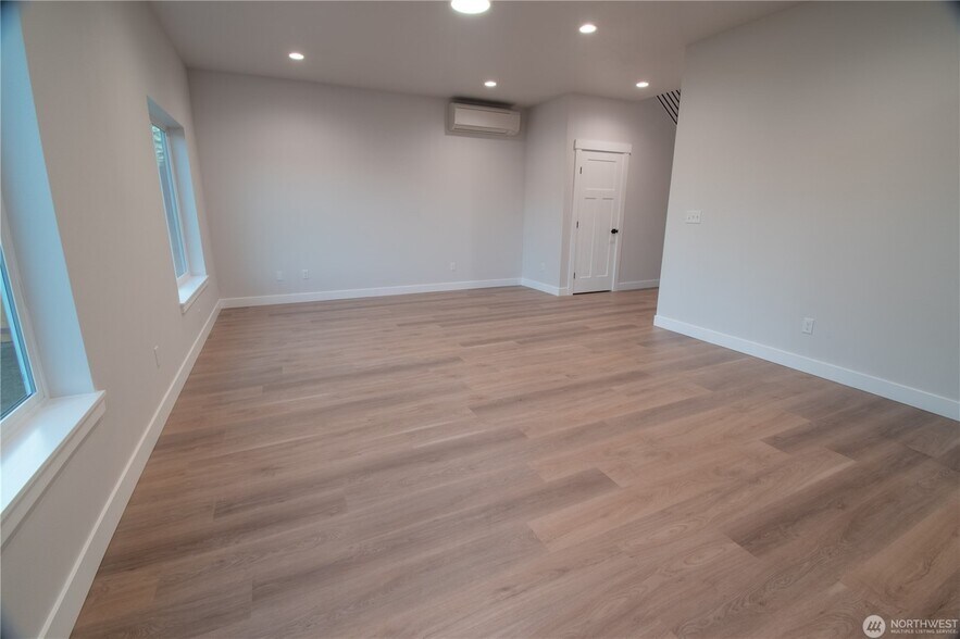 More Photos Of 529 Colton Ln, Everson Apartments For Sale