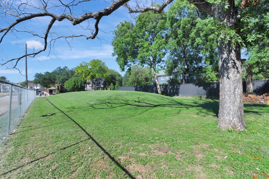 More Photos Of 4300 Worth St, Dallas Land For Sale