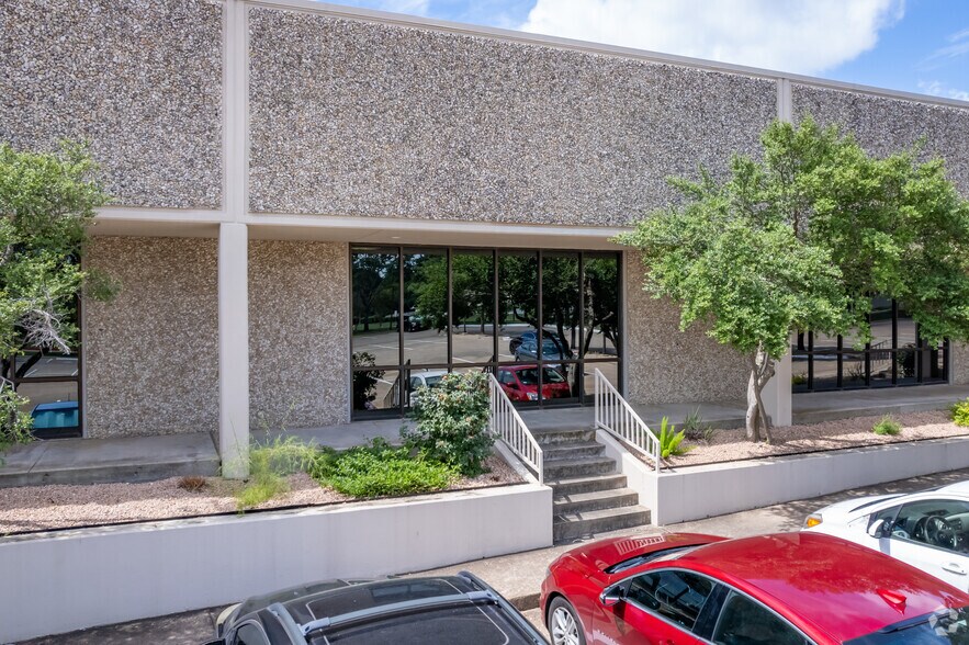 More Photos Of 2535 Brockton Dr, Austin Unknown For Lease