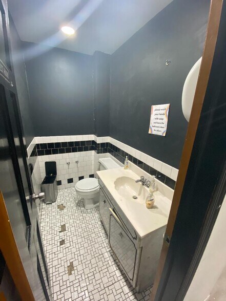 More Photos Of 223 Columbia St, Brooklyn Storefront Retail Residential For Lease