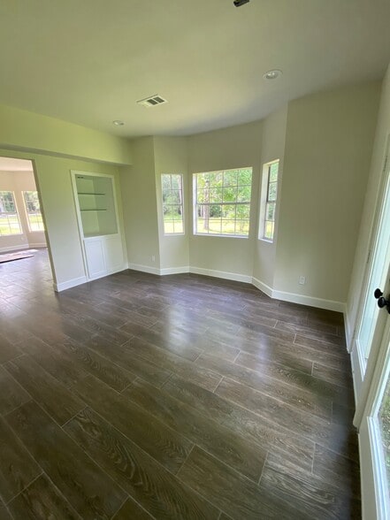 More Photos Of 33210 Magnolia Cir, Magnolia Office For Sale