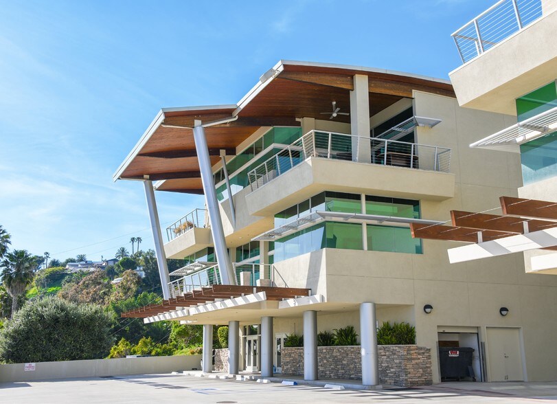 More Photos Of 22619 Pacific Coast Hwy, Malibu Loft Creative Space For Lease