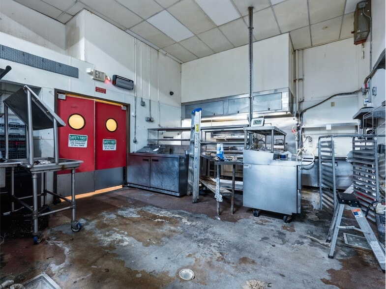 More Photos Of 213 Clematis St, West Palm Beach General Retail For Lease