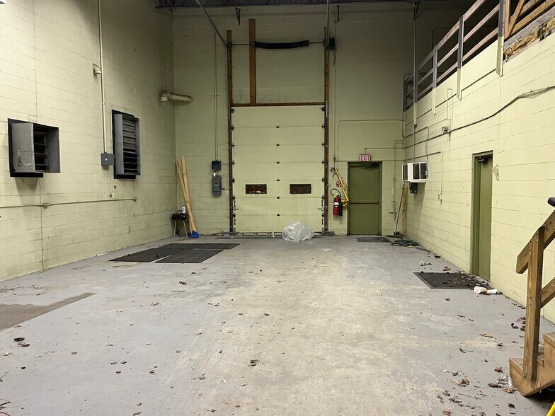 More Photos Of 777-785 Main St, Lewiston Warehouse For Lease