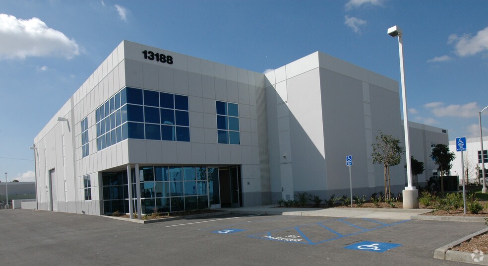 More Photos Of 13188 Flores St, Santa Fe Springs Warehouse For Lease
