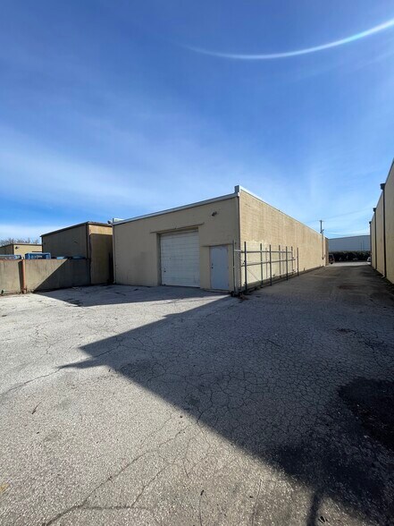 More Photos Of 4148 S 70th East Ave, Tulsa Light Manufacturing For Lease