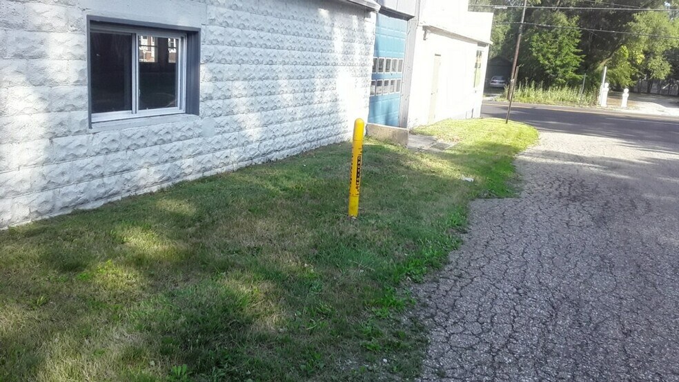 More Photos Of 219 E Buffalo St, New Buffalo General Retail For Sale