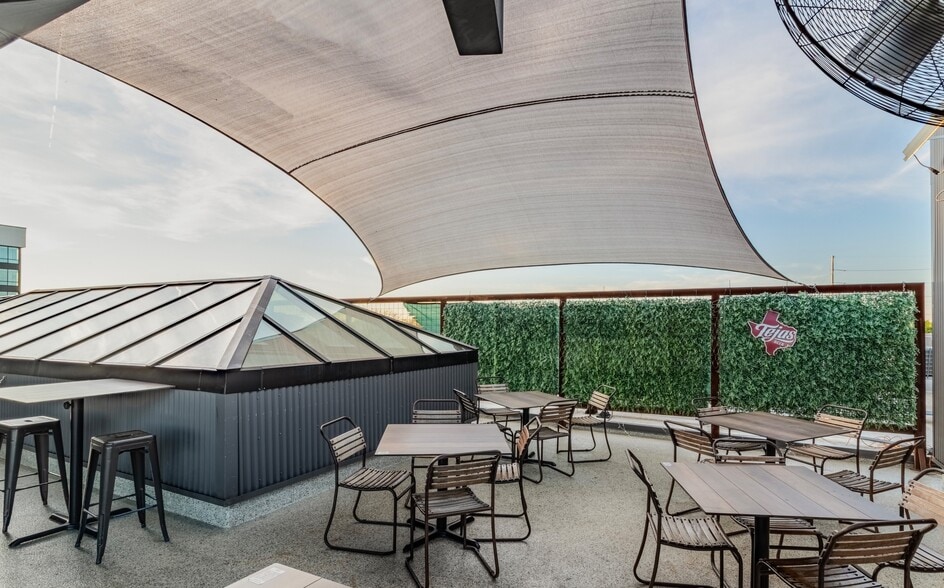 More Photos Of 2101 Summer St, Houston Freestanding For Lease