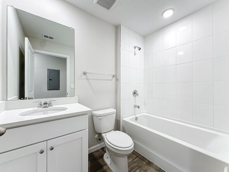 More Photos Of 6421 Breezy Oaks Way, Jacksonville Apartments For Sale