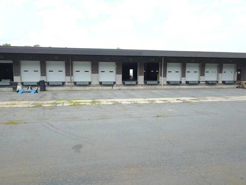 More Photos Of 7651 Derry St, Harrisburg Truck Terminal For Lease