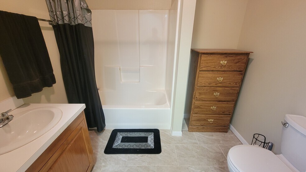 More Photos Of 1509 Baccarac Ct, Euless Flex For Lease