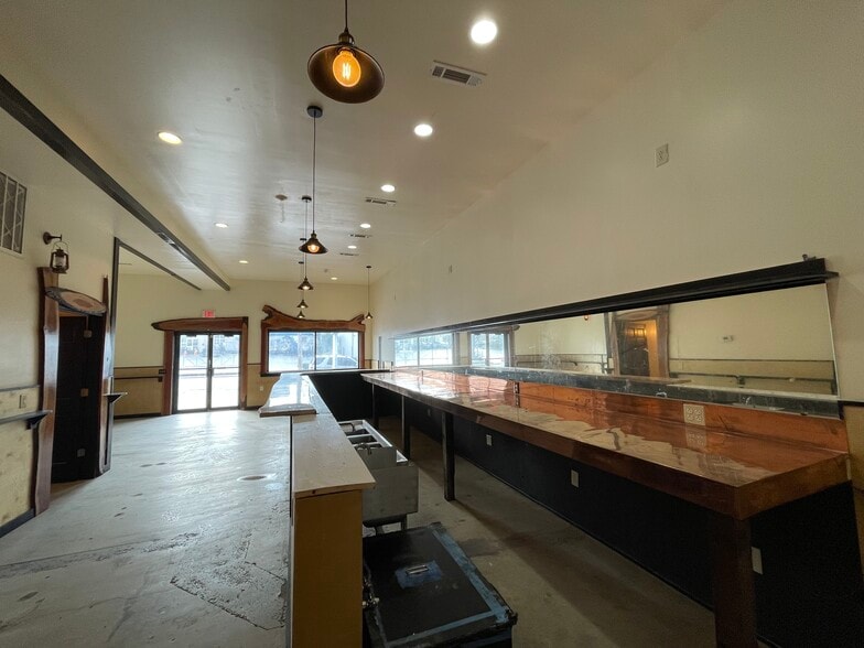 More Photos Of 611 Ohio Ave, Charleston Restaurant For Lease