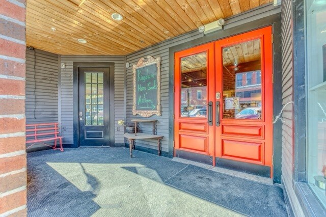 More Photos Of 443 Railroad St, Saint Johnsbury General Retail For Sale