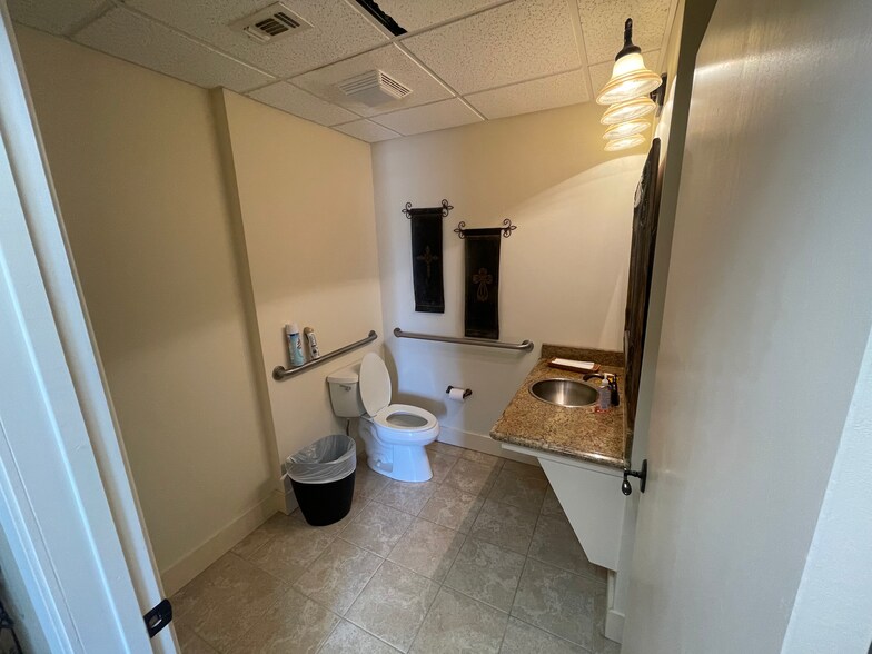 More Photos Of 148 S Houston St, Wharton Office For Sale