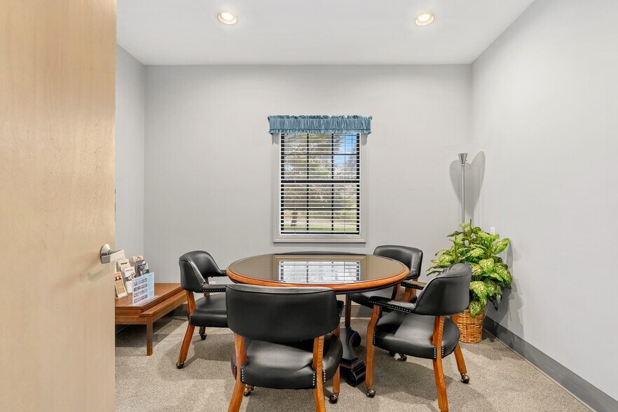 More Photos Of 3221 W Governor John Sevier Hwy, Knoxville Medical For Lease