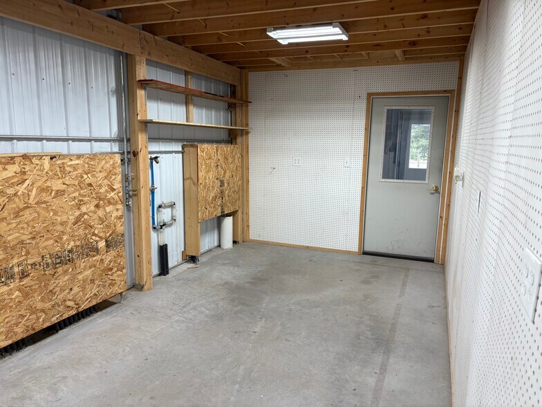 More Photos Of 2905 N Lincoln Rd, Escanaba General Retail For Sale