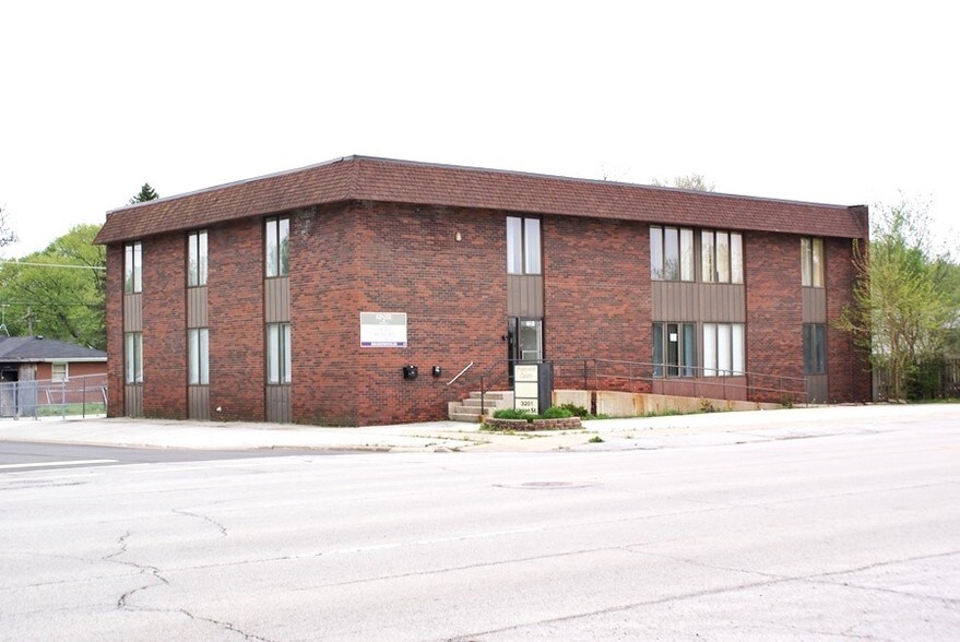 More Photos Of 3201 Union Ave, Steger Office For Lease