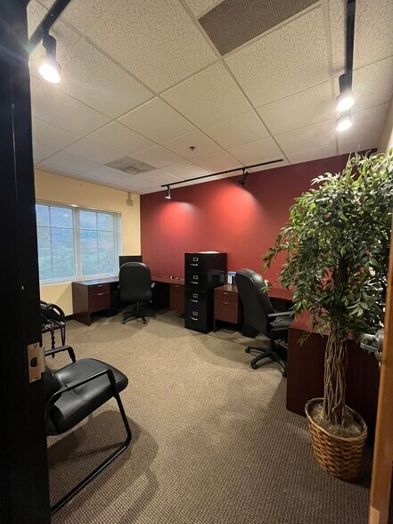 More Photos Of 1500 Eisenhower Ln, Lisle Office For Sale