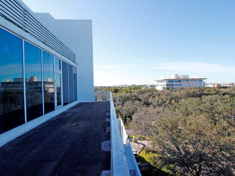 More Photos Of 10450 NW 33rd St, Doral Office For Sale
