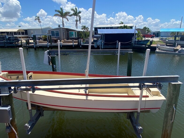 More Photos Of 3096 Skipper Ln, Saint James City Marina For Sale