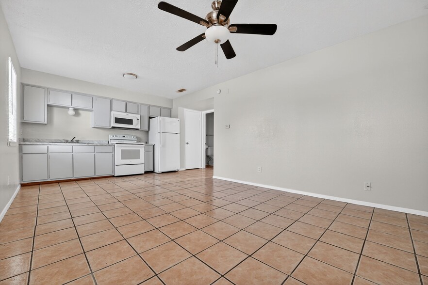 More Photos Of 306 Calhoun Dr, Rockdale Apartments For Sale