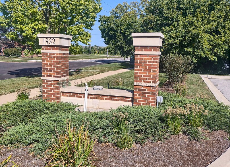 More Photos Of 1932 McDowell Rd, Naperville Office For Sale